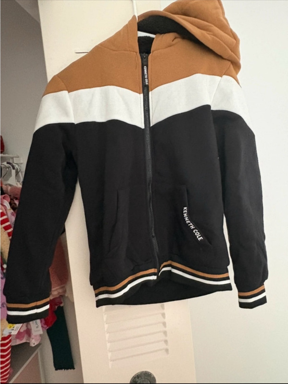 Kenneth Cole Kids Colorblock Hooded Puffer Jacket in Black, White & Tan